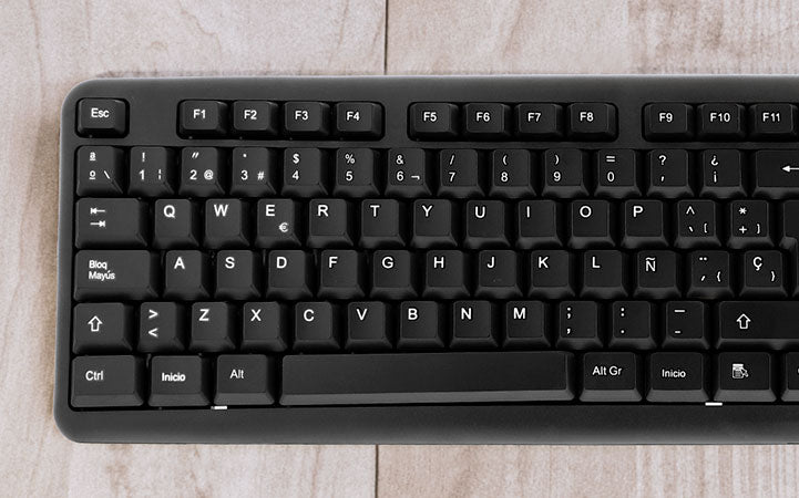 Xtech teclado en español con cable USB XTK - 092S teclas suaves y ergonómicas - Sys Shop Colombia
